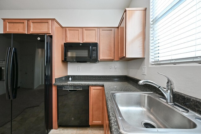 Building Photo - 1630 E Grove St