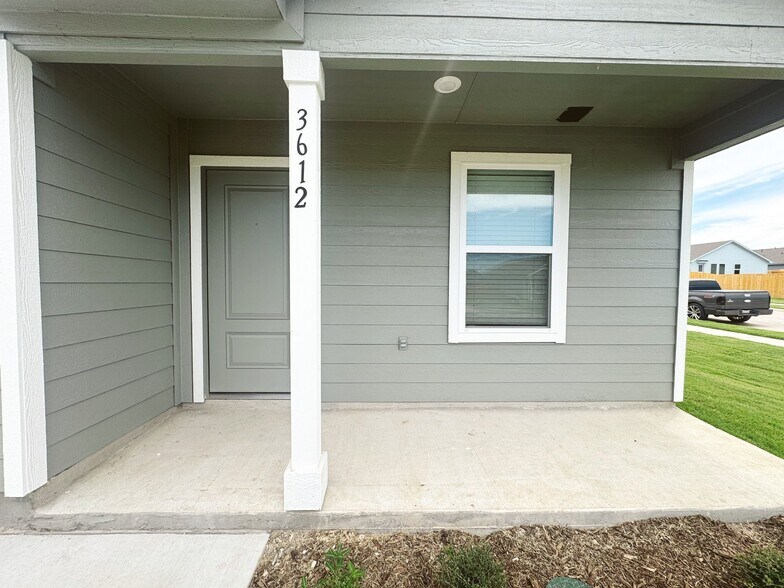 Building Photo - 3612 Chambray Dr