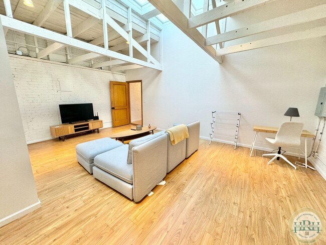Building Photo - Huge Spacious 1BR|1BA loft in Lower Haight