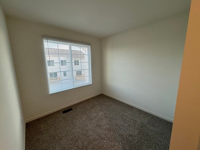 Building Photo - 3820 Bissel Dr