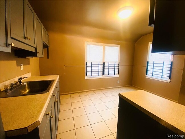 Building Photo - 15228 Lappin St