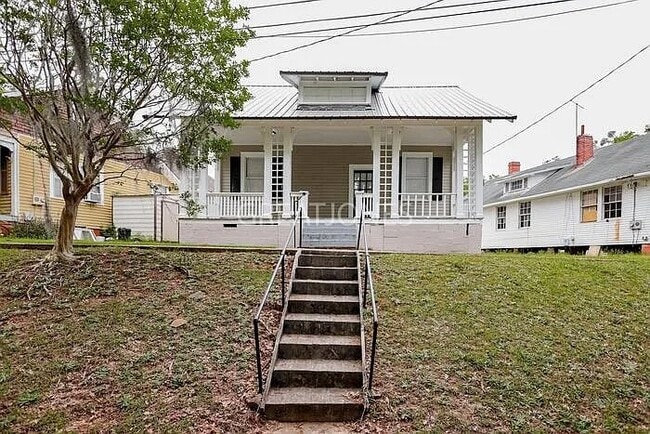 Building Photo - 8 Beechwood Heights