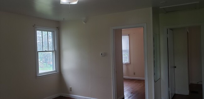 Building Photo - Wiles Hill near Med Center - 2 Bedroom Hou...