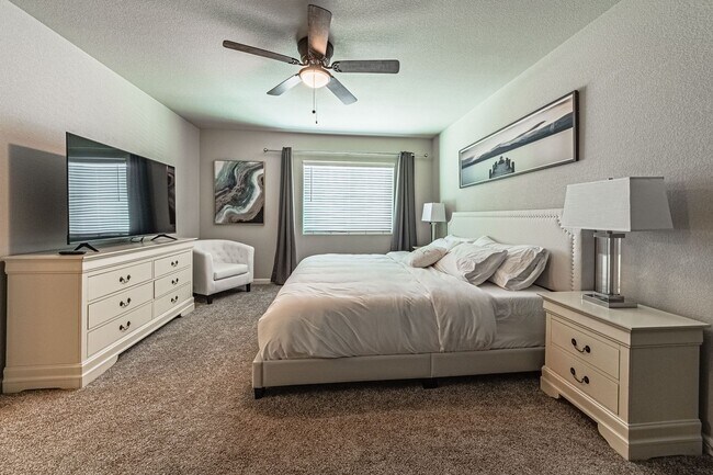 Building Photo - Cozy Fully Furnished  COS Townhome