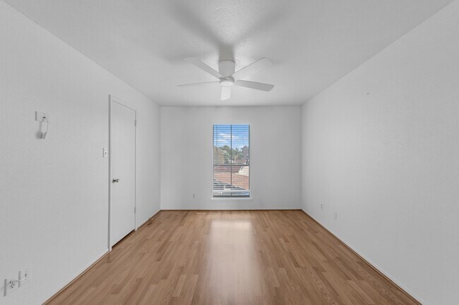 Building Photo - 18800 Egret Bay Blvd