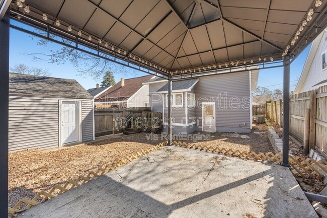 Building Photo - 1635 Cleveland Ave SW