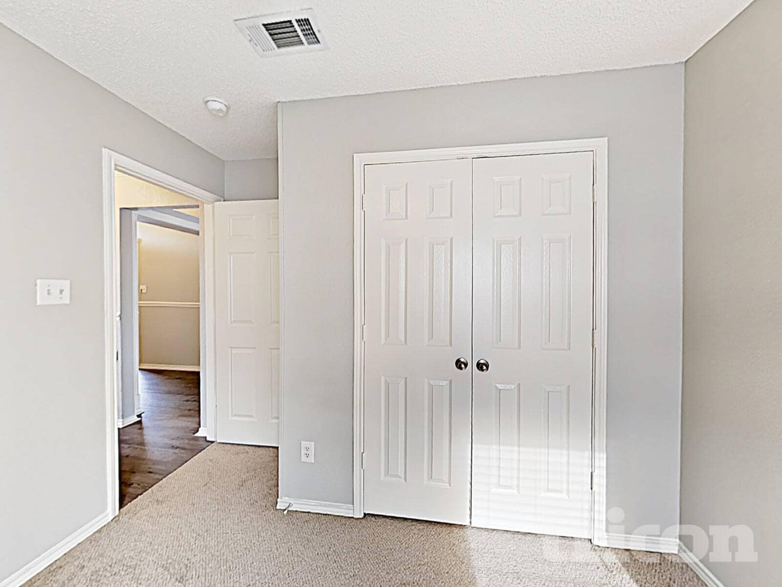 Building Photo - 229 Willow Creek Dr