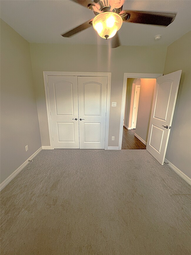 Building Photo - 9723 Highland Pointe Dr