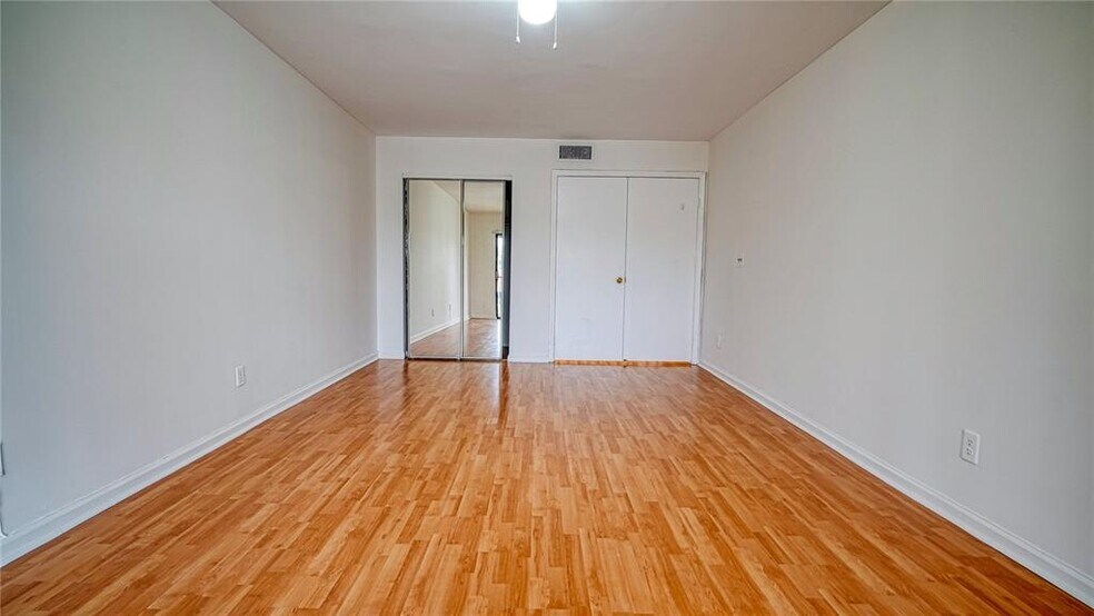 Building Photo - 11101 SW 15th Mnr