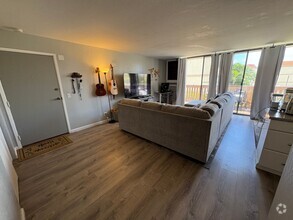Building Photo - Charming 2 bedroom, 1 bathroom with 1 assi...