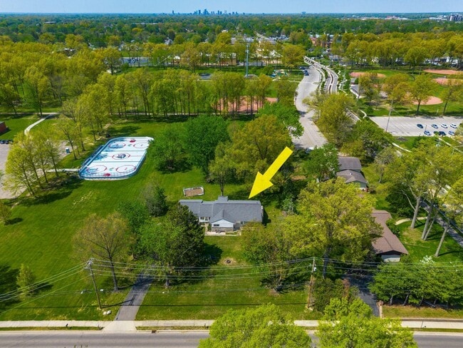 Building Photo - 711 Country Club Rd