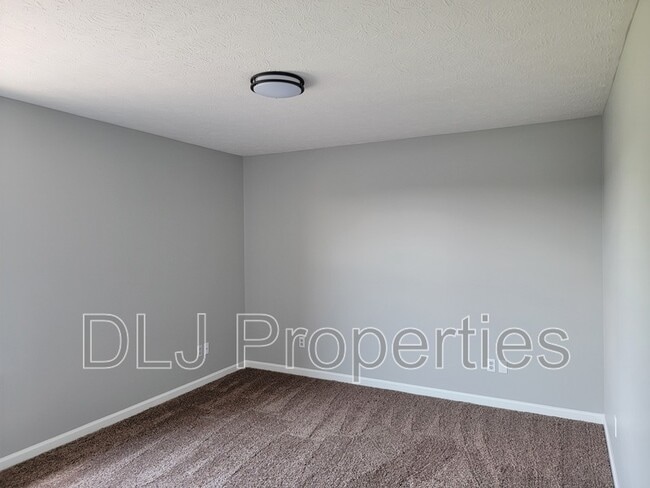 Building Photo - 2149 McCleary Rd