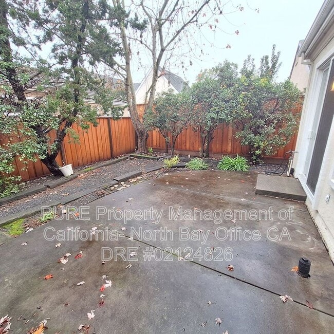 Building Photo - 1887 Mallard Ln