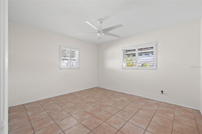 Building Photo - 3555 Belle Vista Dr E