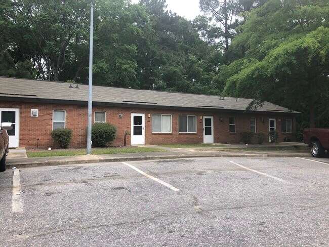 Building Photo - Cosmo & Lewis Estates