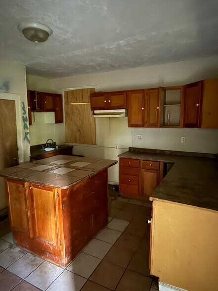 Building Photo - 8116 Pelham Ave