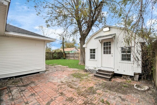 Building Photo - 2243 Matilda St