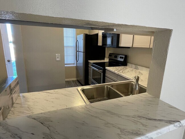 Building Photo - 2 BEDROOM CONDO BY UNT