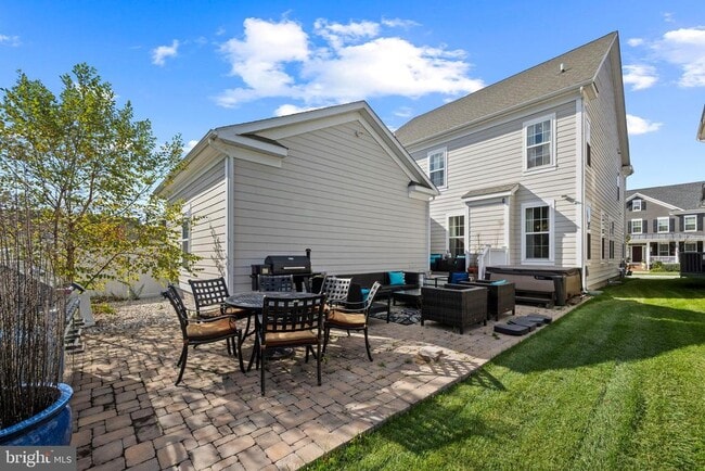 Building Photo - 607 Somerstown St