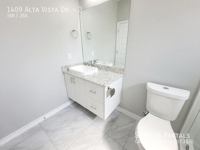 Building Photo - 1409 Alta Vista Dr
