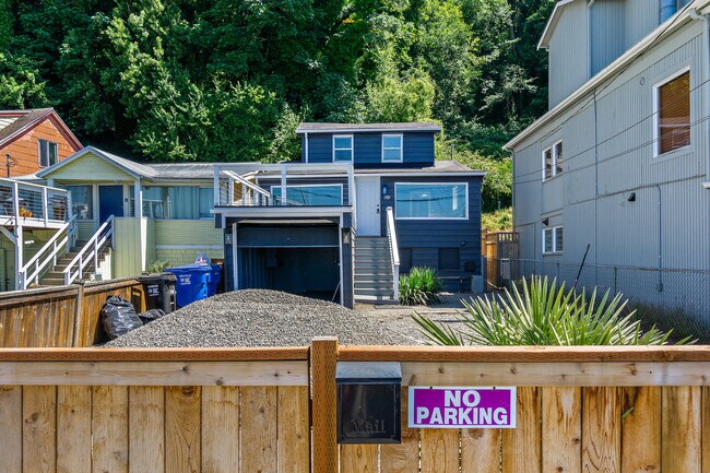 Building Photo - 1310 Alki Ave SW