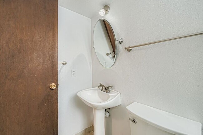 Building Photo - 1109 Panorama Dr