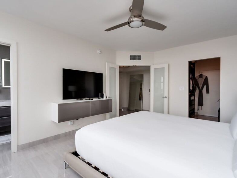 Building Photo - 888 Intracoastal Dr