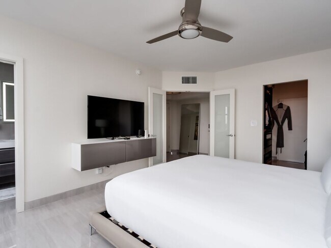 Building Photo - 888 Intracoastal Dr