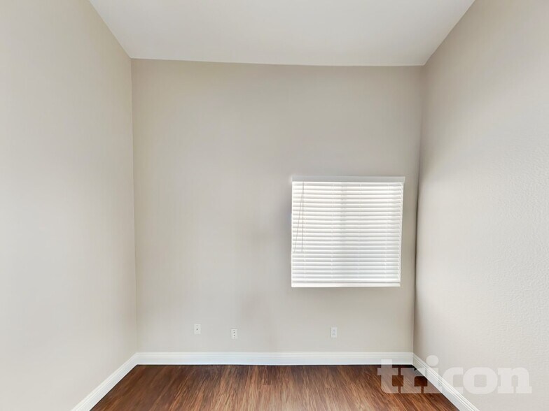 Building Photo - 710 Wolf Lake Ave