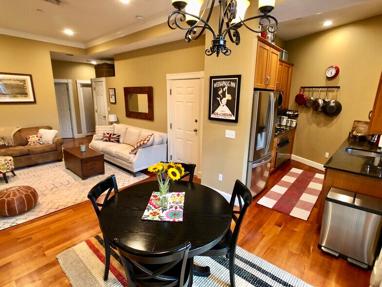 Building Photo - 408 Columbus Ave