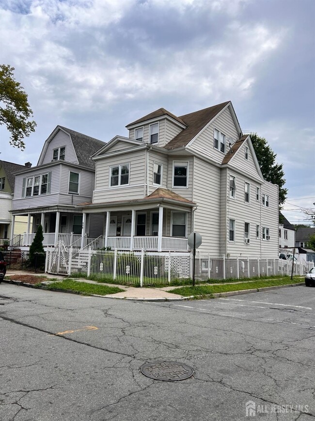 Primary Photo - 498 Norwood St