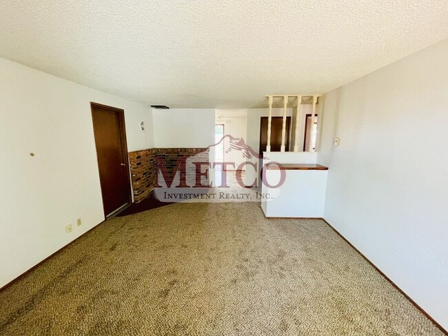 Building Photo - Nice 2 Bedroom Duplex in Springfield!