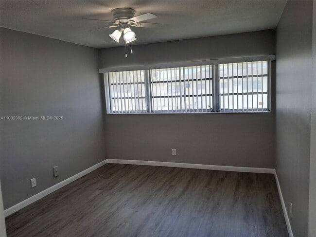 Building Photo - 16701 NE 14th Ave