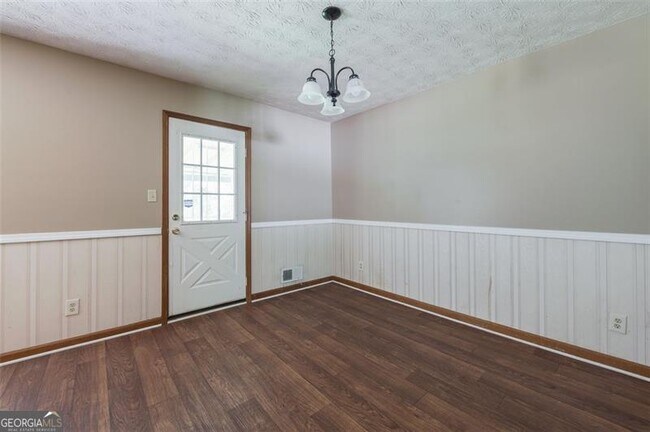 Building Photo - 310 Summerwood Dr