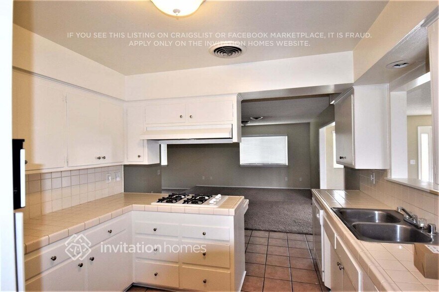 Building Photo - 1105 E 42nd St