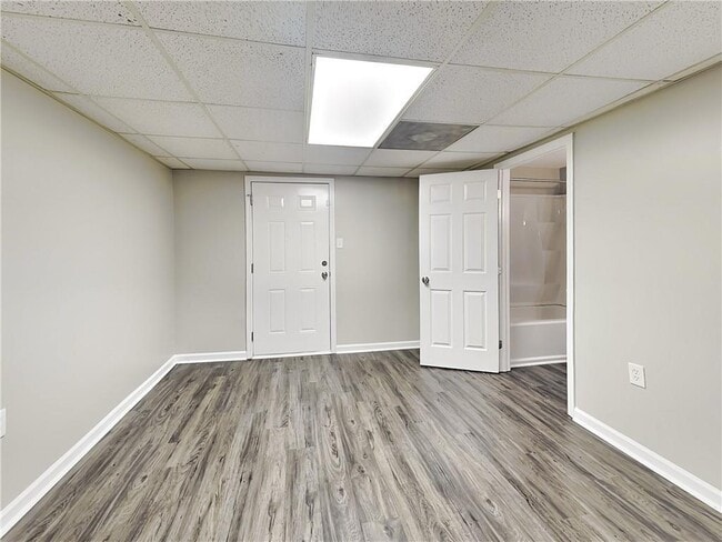 Building Photo - 1317 Classic Dr NE