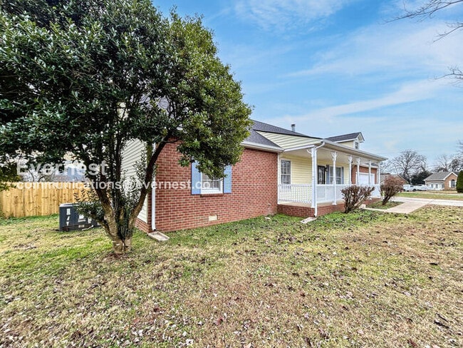 Building Photo - 2427 Riverstone Dr