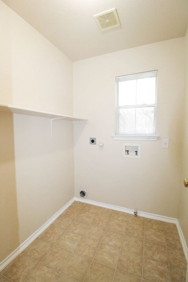 Building Photo - 16130 Branching Oaks