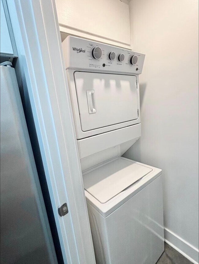 Building Photo - FOR RENT in LAFAYETTE!