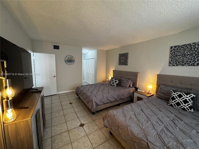 Building Photo - 3725 S Ocean Dr