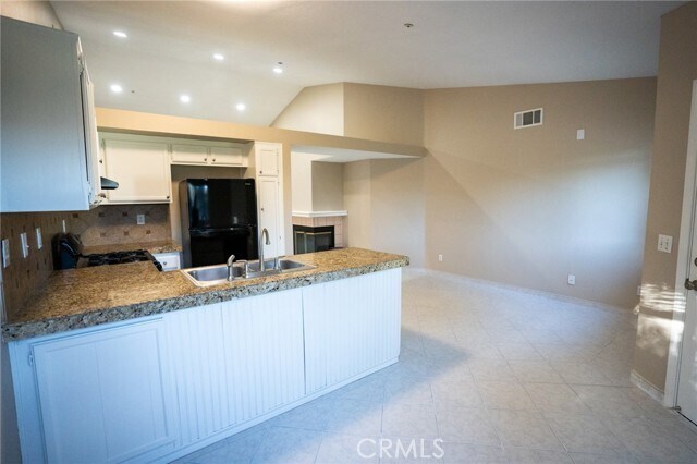 Building Photo - 15061 Fuchsia Ct