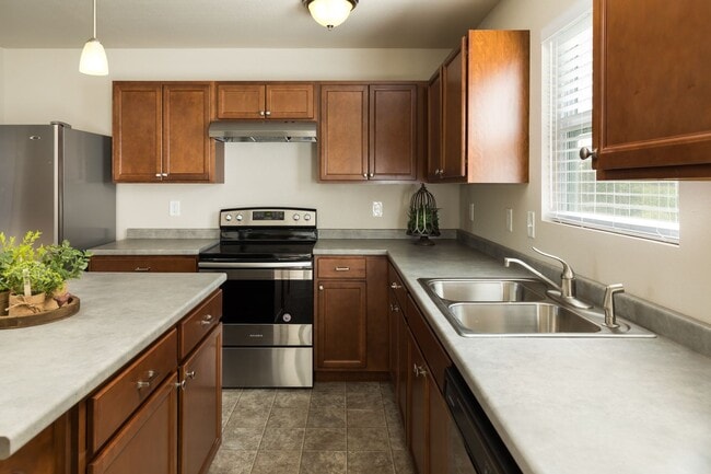 Building Photo - Immediate Occupancy Available!