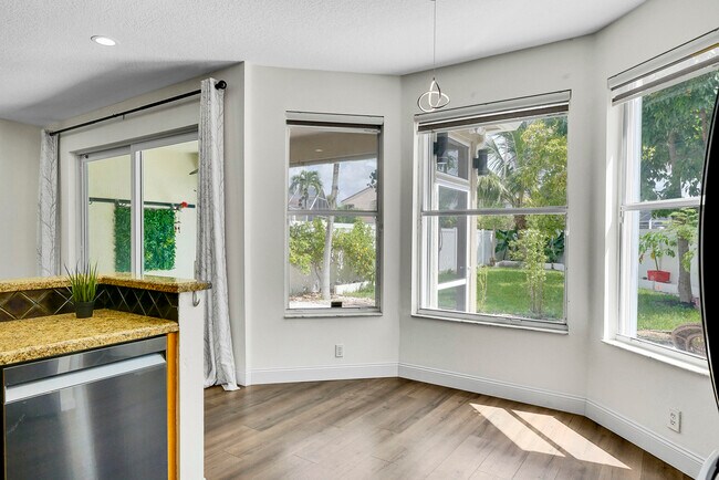 Building Photo - 3354 Greenview Terrace W