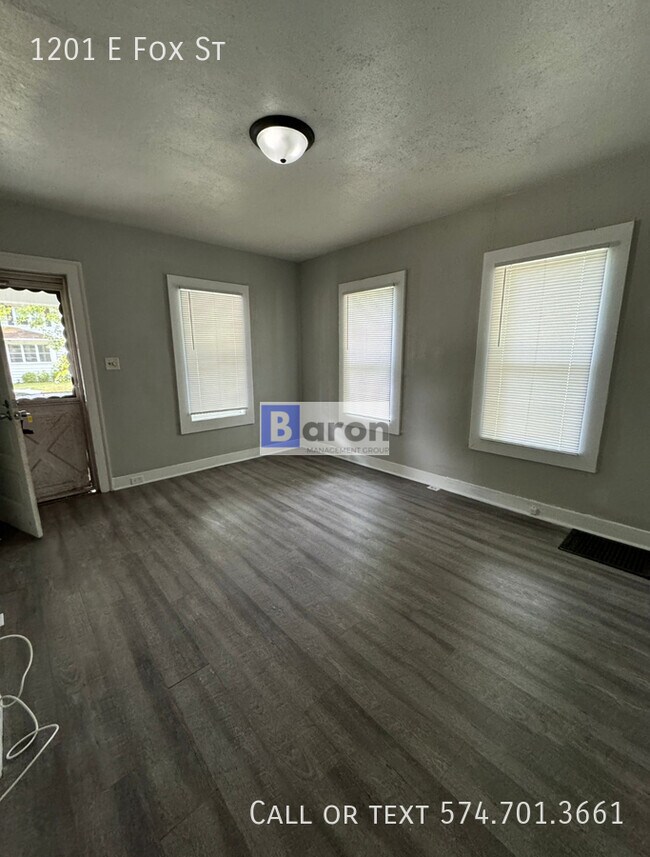 Building Photo - 1201 E Fox St