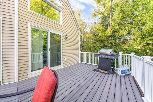 Building Photo - 291 Ash St