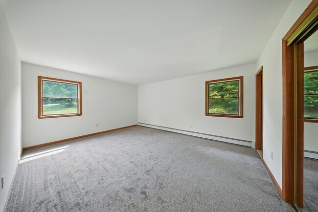 Building Photo - 501 Burlingham Rd