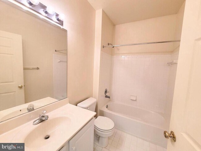 Building Photo - 6480 Cheyenne Dr