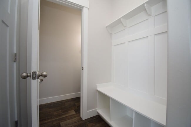 Building Photo - 4 Bed 3.5 Bath Sunny and Spacious South Jordan Corner-Lot Home with Views!