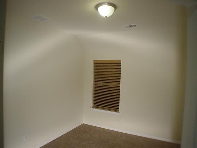 Building Photo - 209 Bird Creek Dr