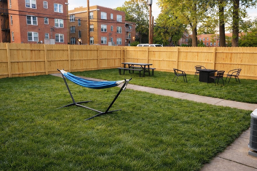 Building Photo - Five-Nine